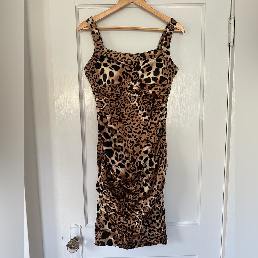 Beautiful fitted leopards cocktail dress.